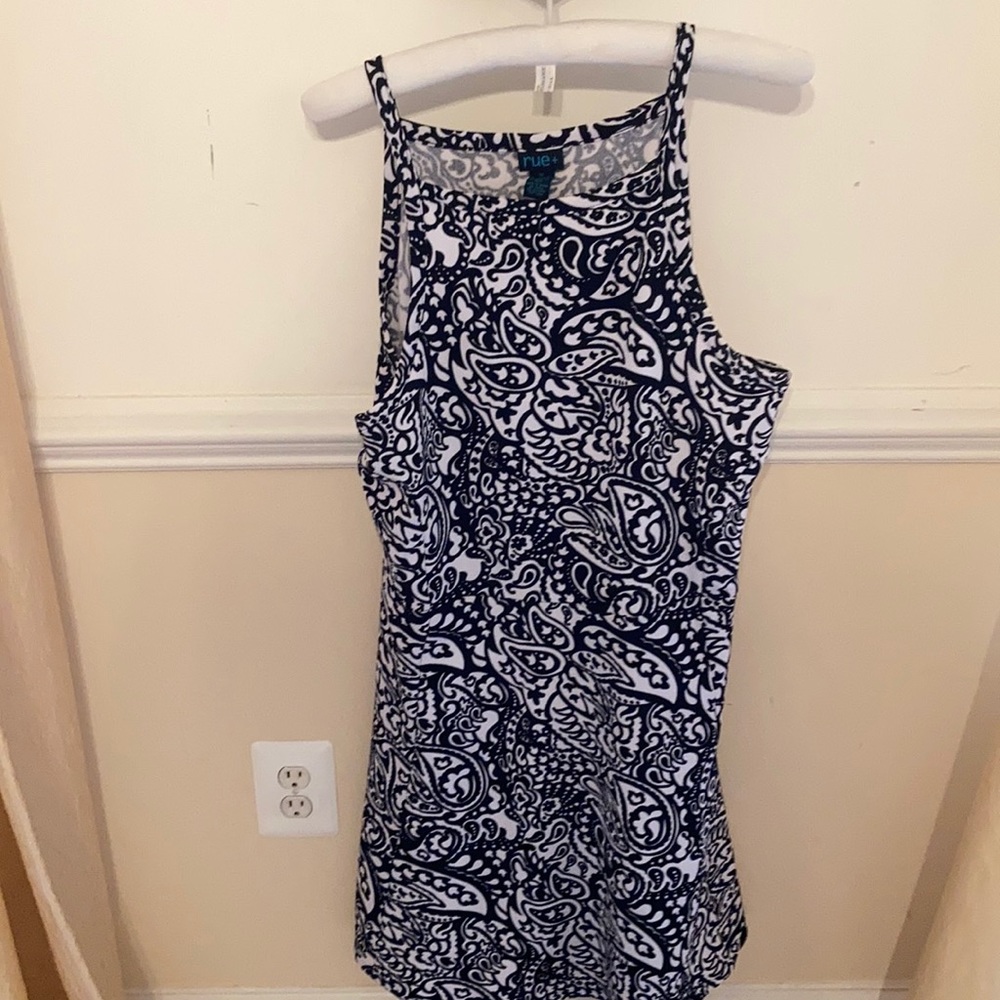 Black and white pattern sleeveless dress